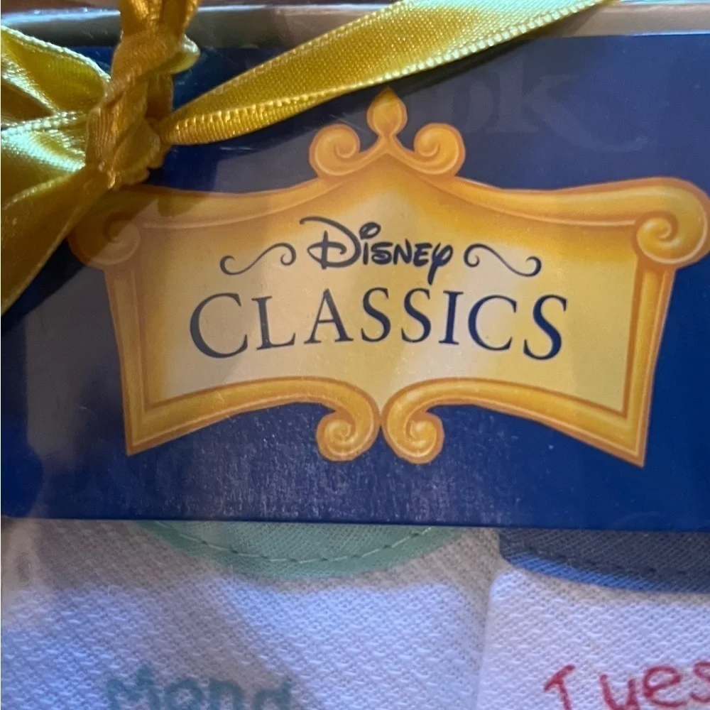 Walt Disney Classics 7 Days Bib Set NIB